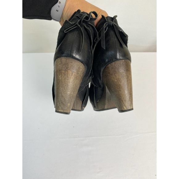 COCLICO Ndakinna Booties on Wooden Platform 38 - Picture 5 of 7